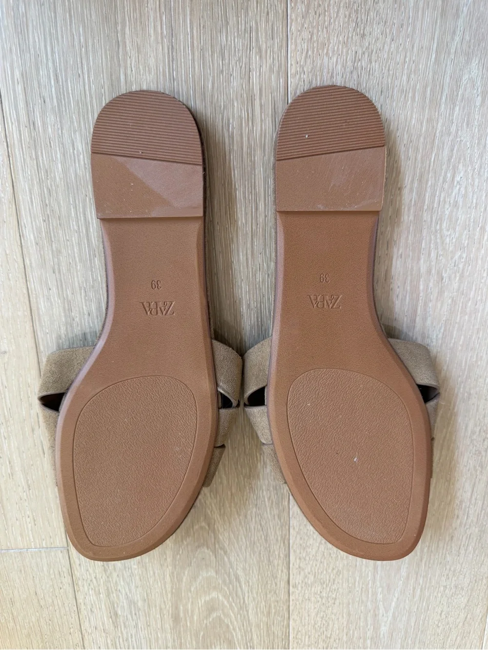 LIKE NEW Zara Criss Cross Split Suede Flat Sandals, Size 39 - Picture 8 of 8